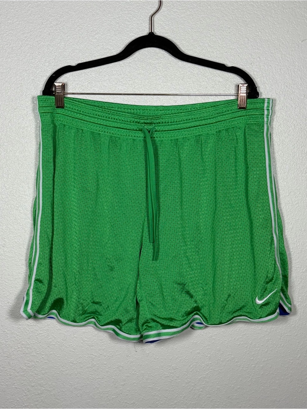 Nike Dri-FIT Men’s XL Green Mesh Athletic Shorts Side Stripe 7” Y2K Sportswear